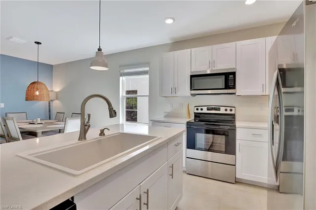 $425,000 | 15489 Wildflower Circle, Naples, FL 34119