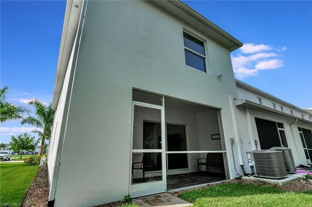 a view of a yard in front of house