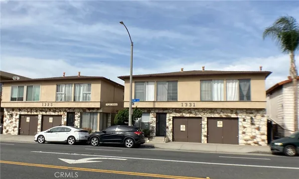 $1,795 | 1325 East 7th Street, Unit 2, Long Beach, CA 90813