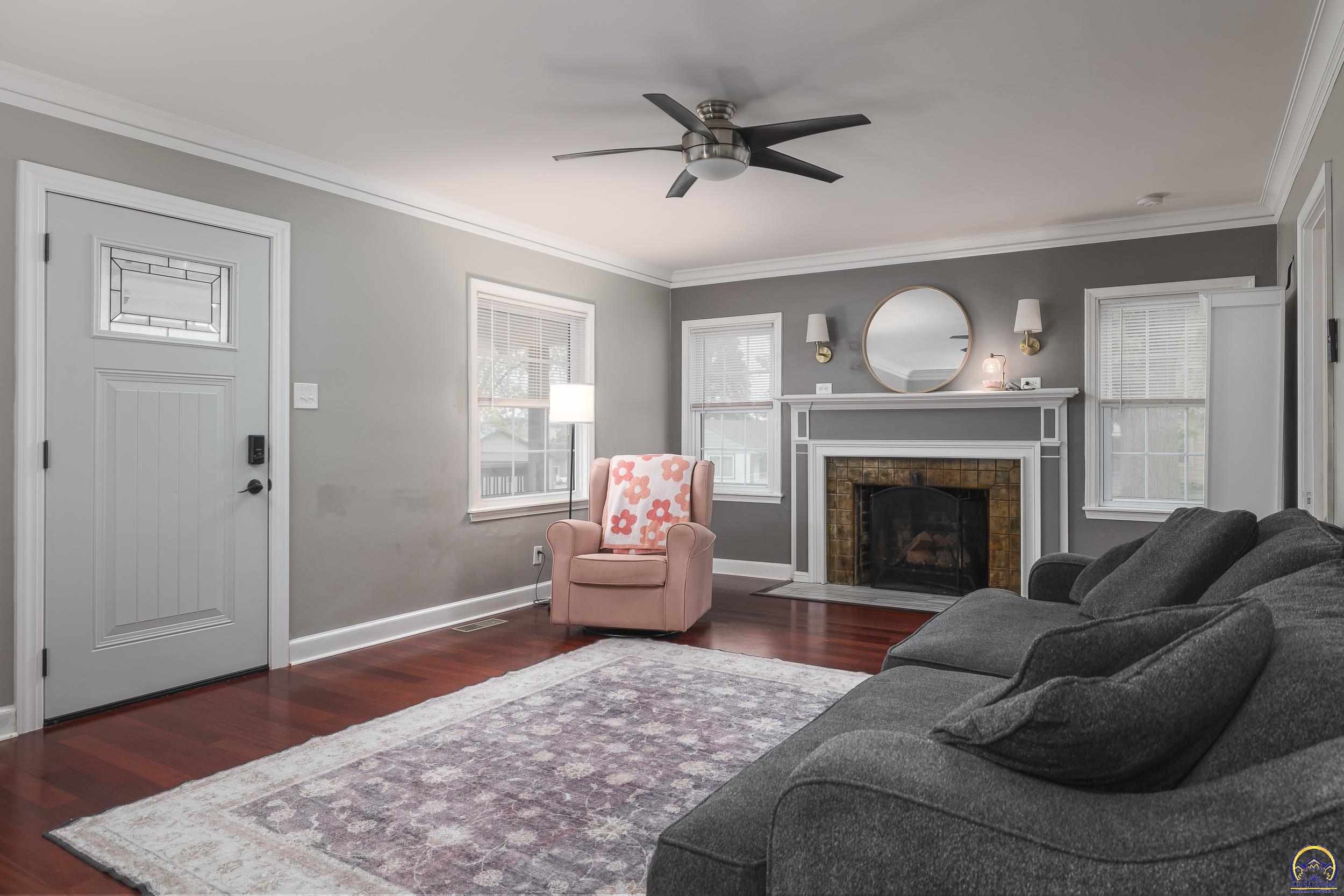 906 6th Street Wamego, KS 66547 - Photo 6 of 20 Living Room