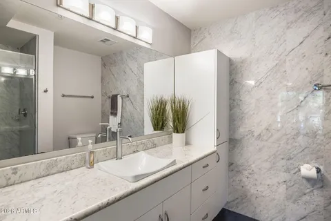 $525,000 | 7161 East Rancho Vista Drive, Unit 2008, Scottsdale, AZ 85251
