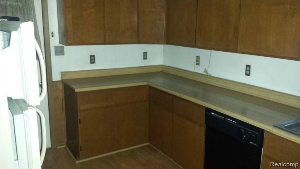 3890 Gregory Road Lake Orion, MI 48359 - Photo 2 of 11 kitchen.jpg
