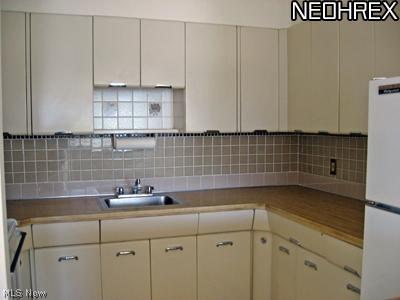 32850 Aurora Road, Unit 106 Solon, OH 44139 - Photo 8 of 14 Kitchen