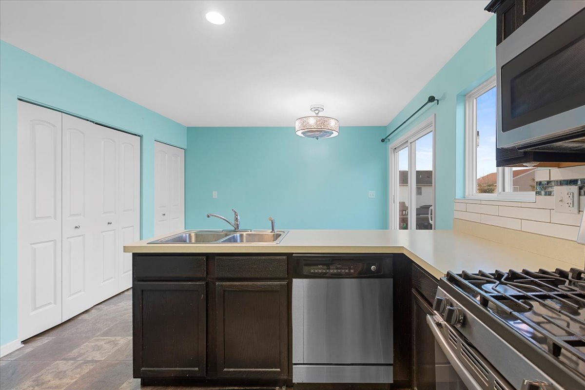 1092 Sapphire Lane Pingree Grove, IL 60140 - Photo 7 of 21 a kitchen with a sink and a stove top oven