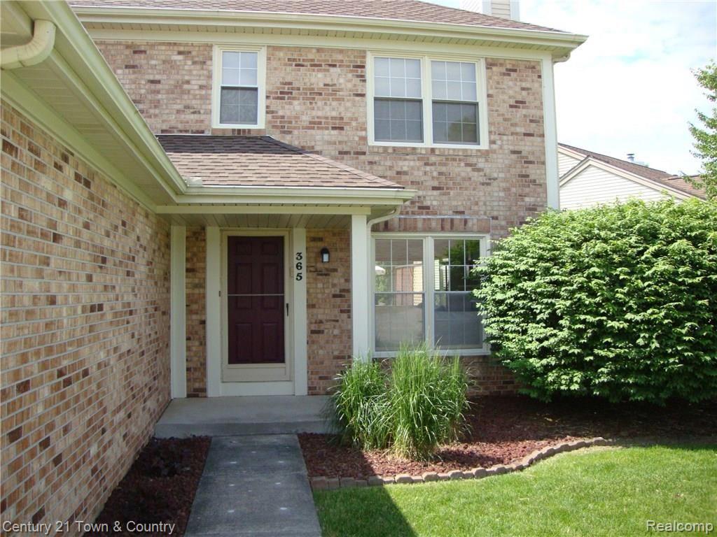 365 Huntington Court Rochester, MI 48307 - Photo 2 of 44 Front Entrance