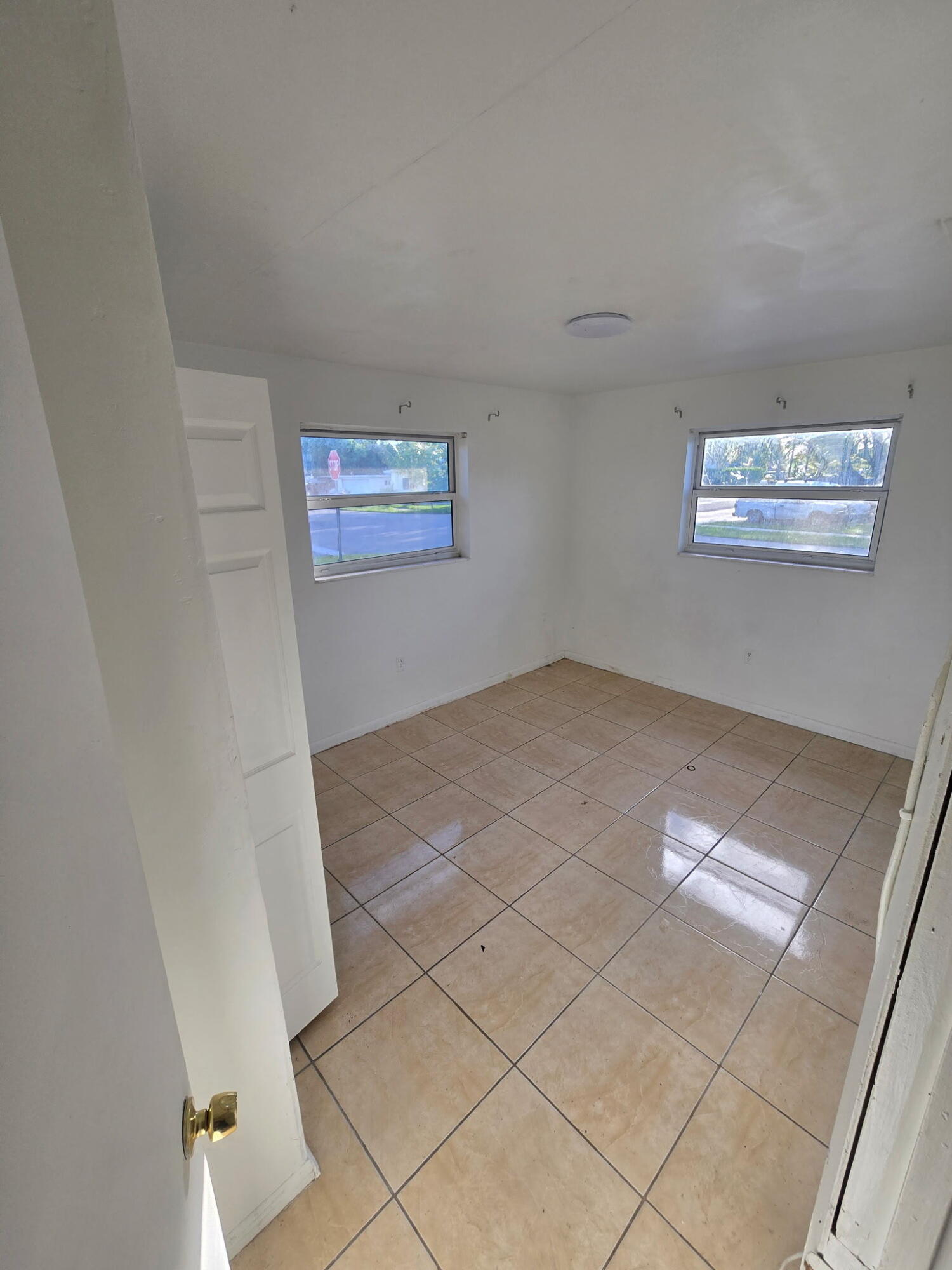 5900 Garfield Street, Unit E Hollywood, FL 33021 - Photo 7 of 9 1000345118