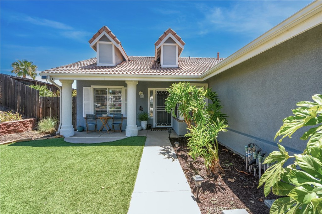 28872 Phoenix Way Menifee, CA 92586 - Photo 4 of 36