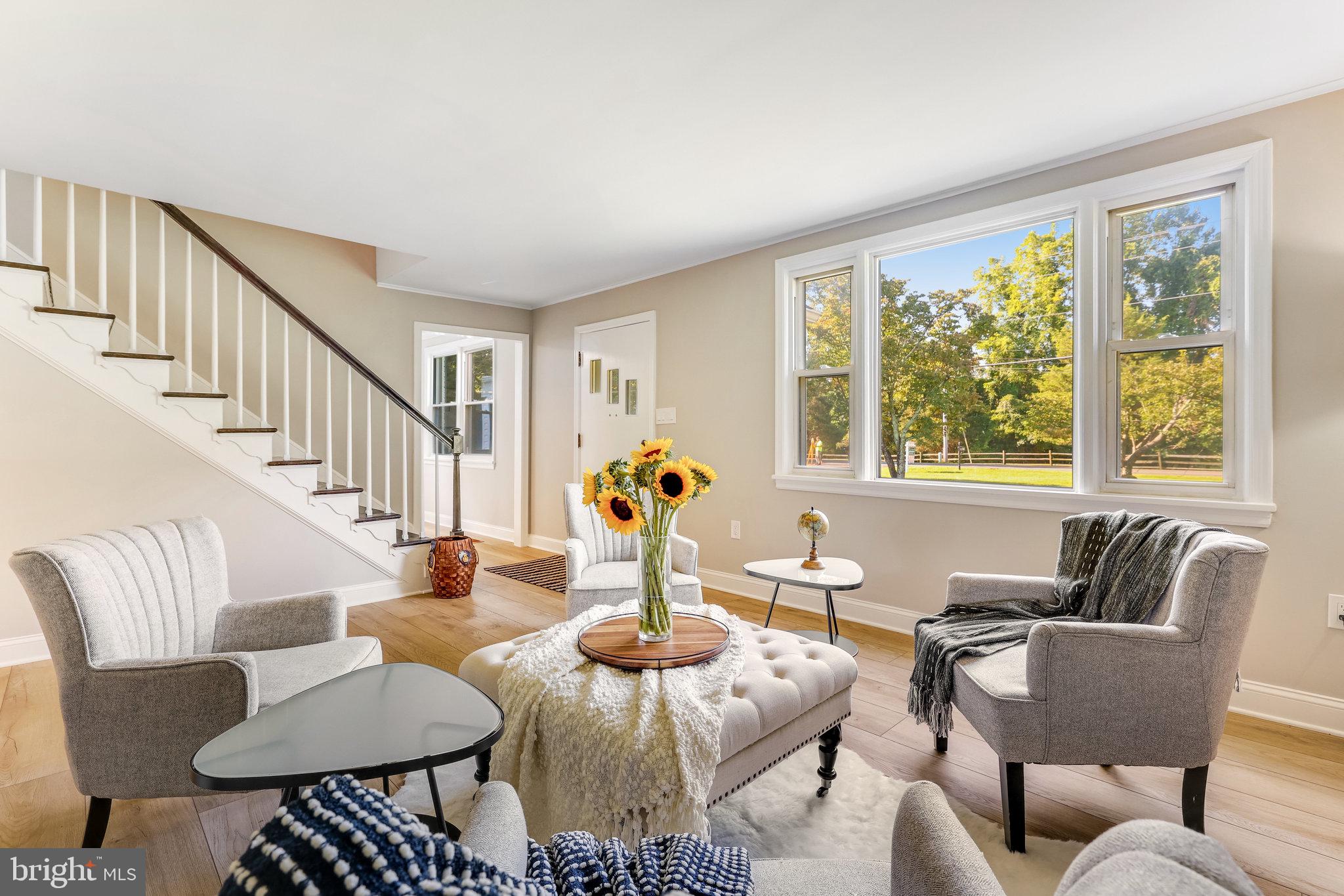 11410 Waples Mill Road Oakton, VA 22124 - Photo 10 of 62 Bright and inviting living space.