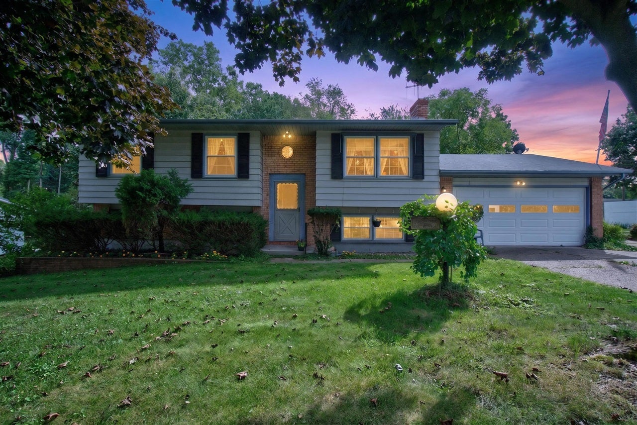 611 Charleston Road Lansing, MI 48917 - Photo 2 of 49 Gallery Image 2