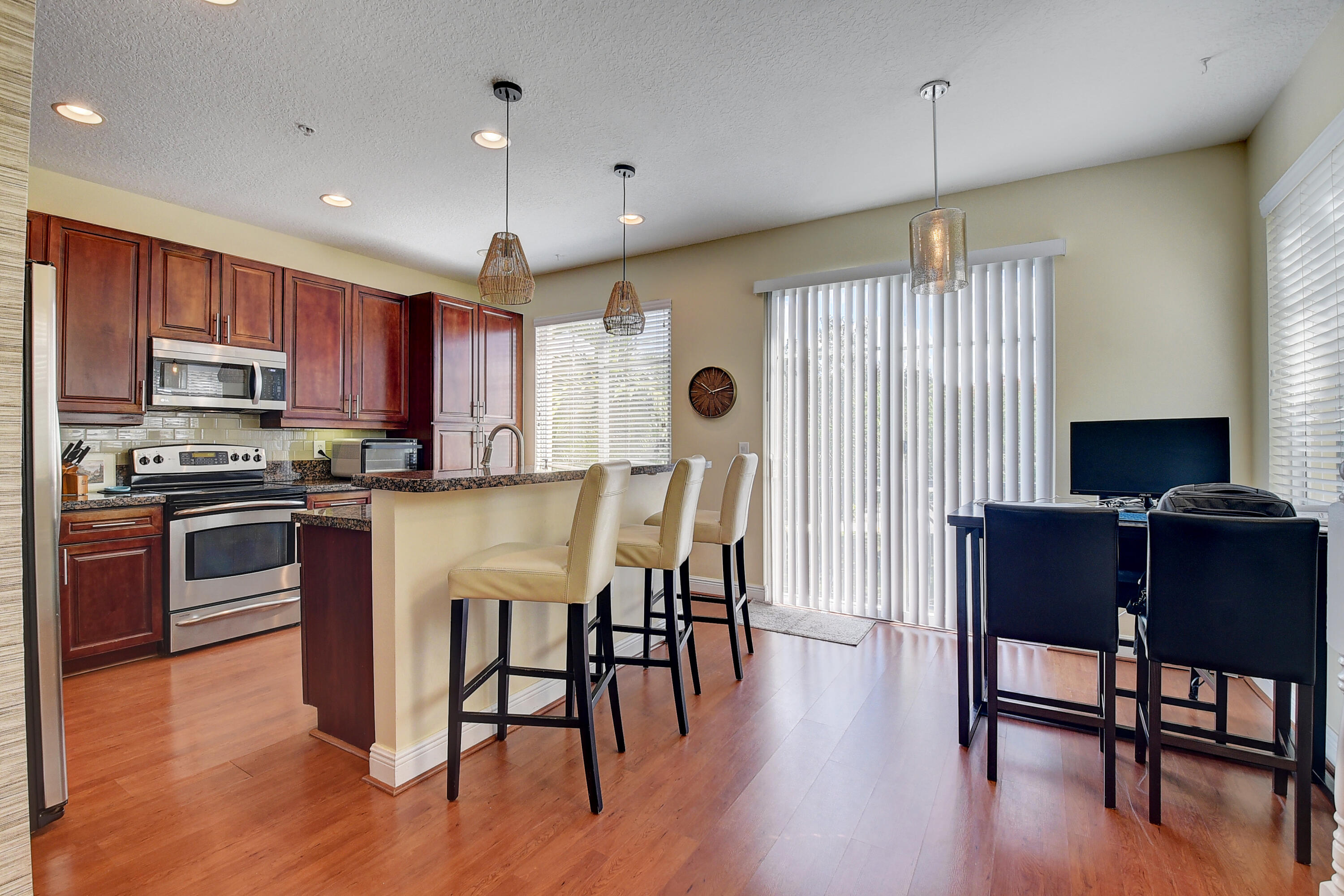 587 Northwest 35th Place Boca Raton, FL 33431 - Photo 4 of 20 Dining/Kitchen