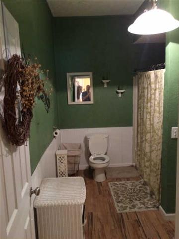 235 West Spring Street Lebanon, TN 37087 - Photo 5 of 20 The hallway bathroom, with HIGH ceilings is spacious.