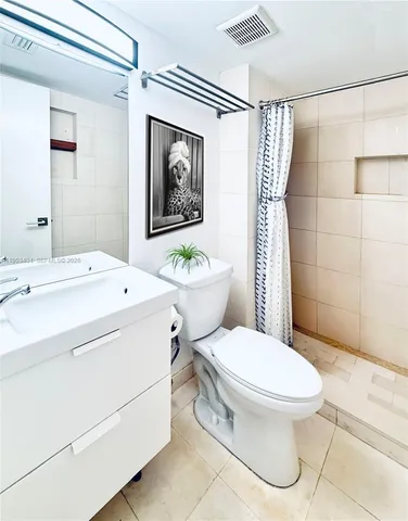 $2,600 | 2575 Southwest 27th Avenue, Unit 210, Miami, FL 33133