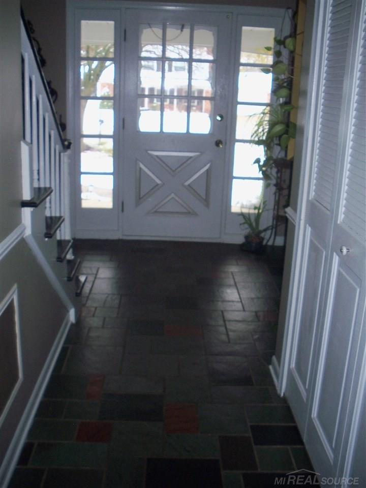 28846 Raleigh Road Farmington Hills, MI 48336 - Photo 13 of 30