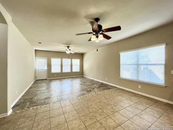 $1,895 | 5117 Black Horse, Schertz, TX 78108