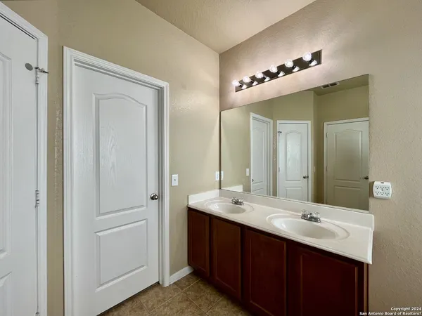 $1,895 | 5117 Black Horse, Schertz, TX 78108