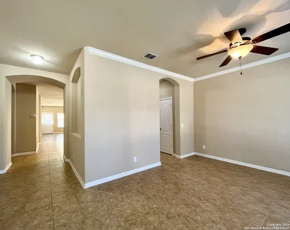 $1,895 | 5117 Black Horse, Schertz, TX 78108