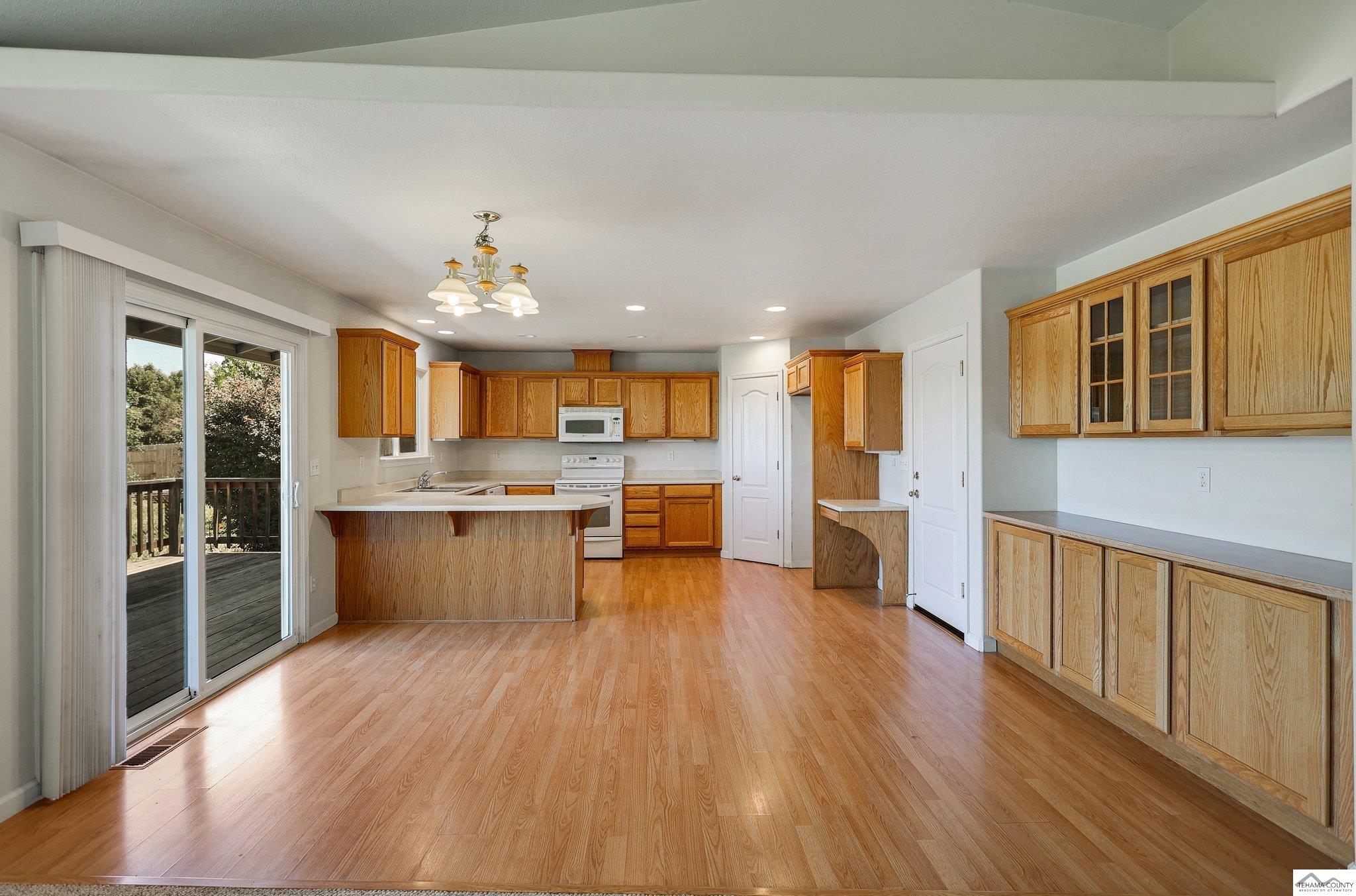 1860 Riviera Drive Redding, CA 96001 - Photo 8 of 46 Gallery Image 8