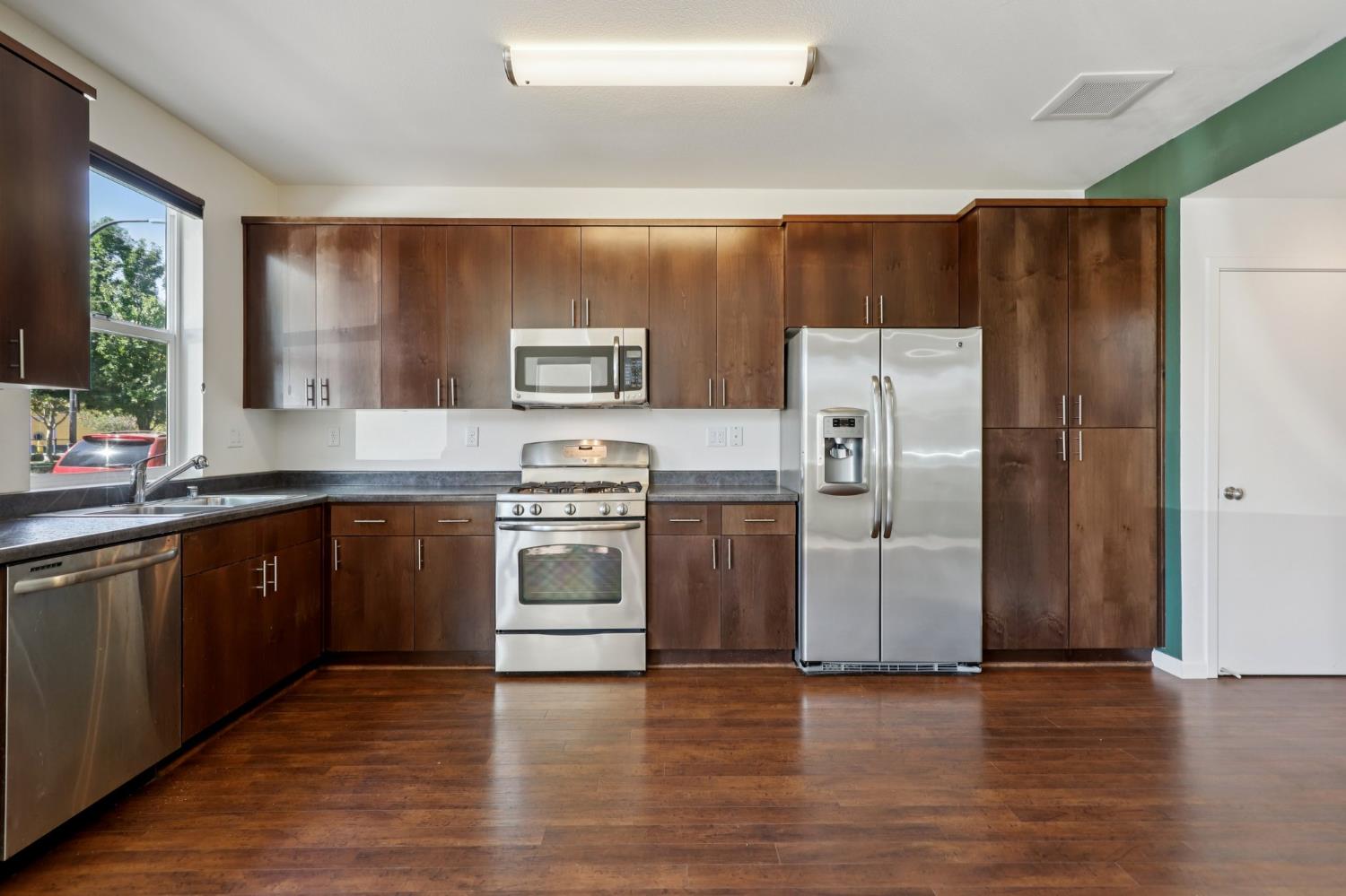 839 Graphite Lane West Sacramento, CA 95691 - Photo 8 of 37