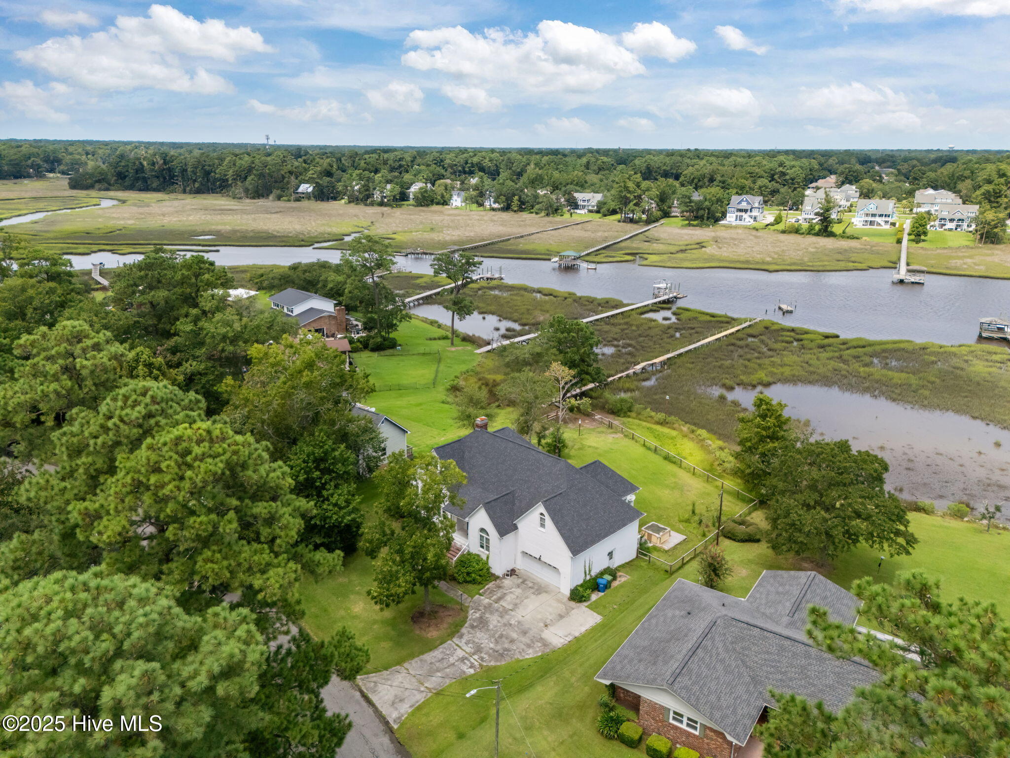 406 Buccaneer Road Wilmington, NC 28409 - Photo 3 of 24 7-web-or-mls-DJI_20250813141245_0136_D