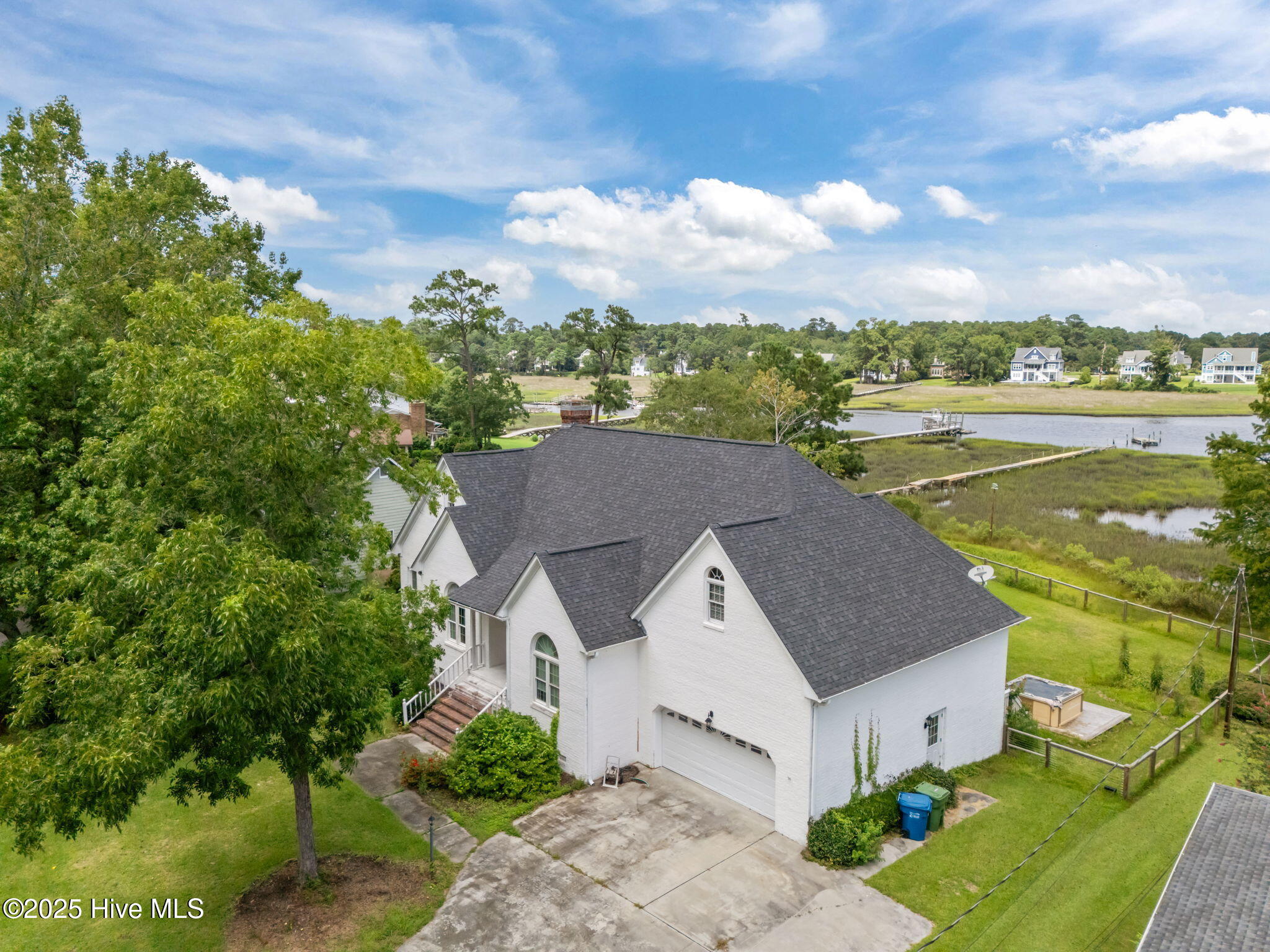 406 Buccaneer Road Wilmington, NC 28409 - Photo 4 of 24 5-web-or-mls-DJI_20250813141136_0134_D