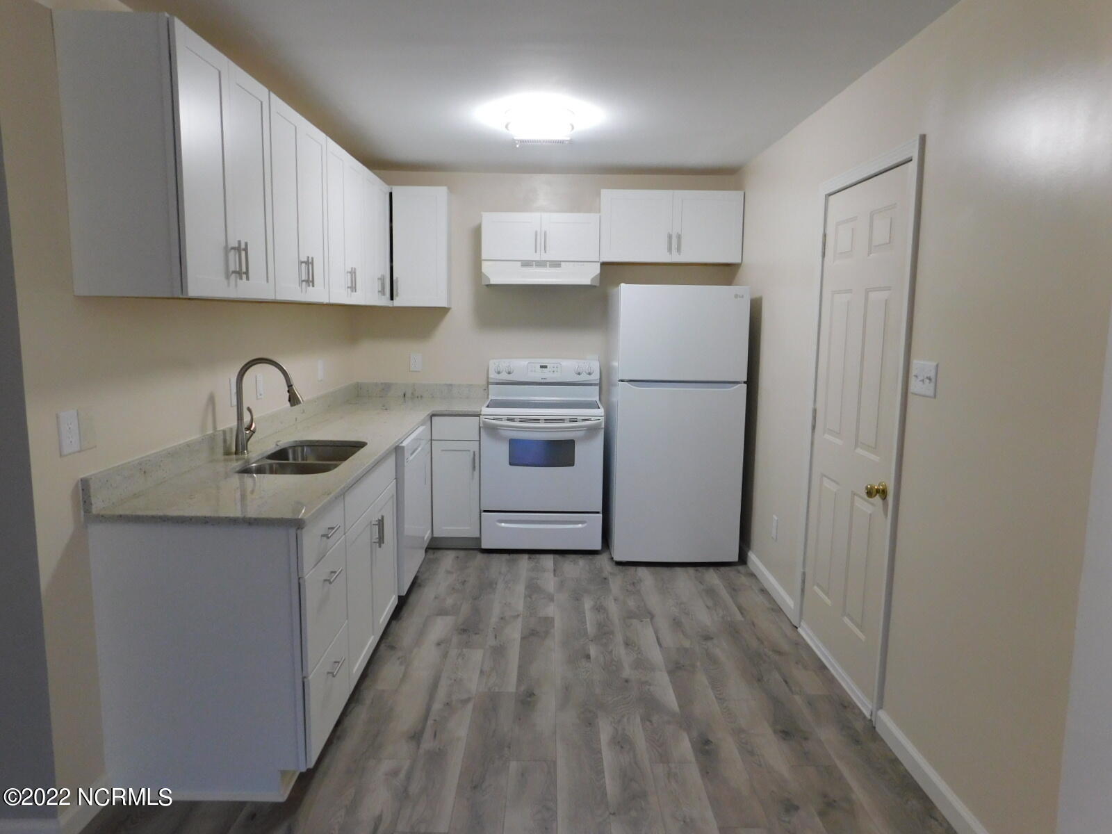 144 Village Court Havelock, NC 28532 - Photo 2 of 13 DSCN2853 - Copy