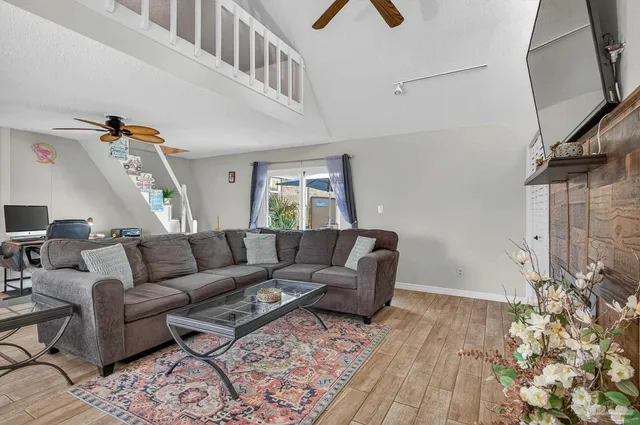a view of a livingroom with washer and dryer