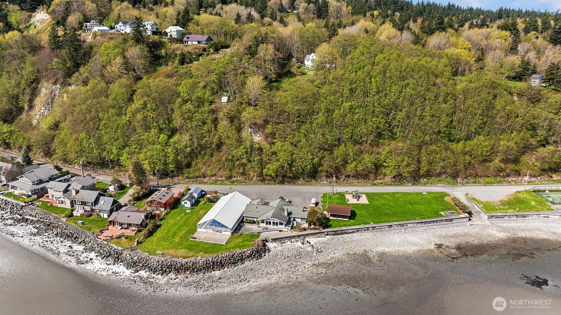 8042 Island Court Clinton, WA 98236 - Photo 6 of 12