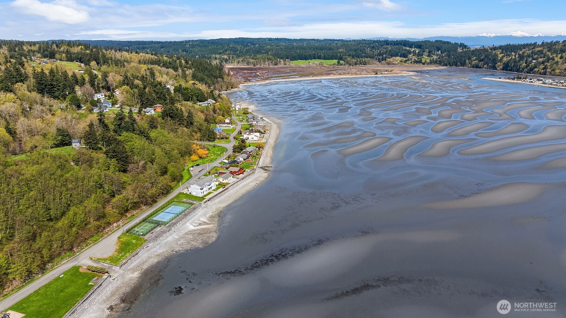 8042 Island Court Clinton, WA 98236 - Photo 8 of 12