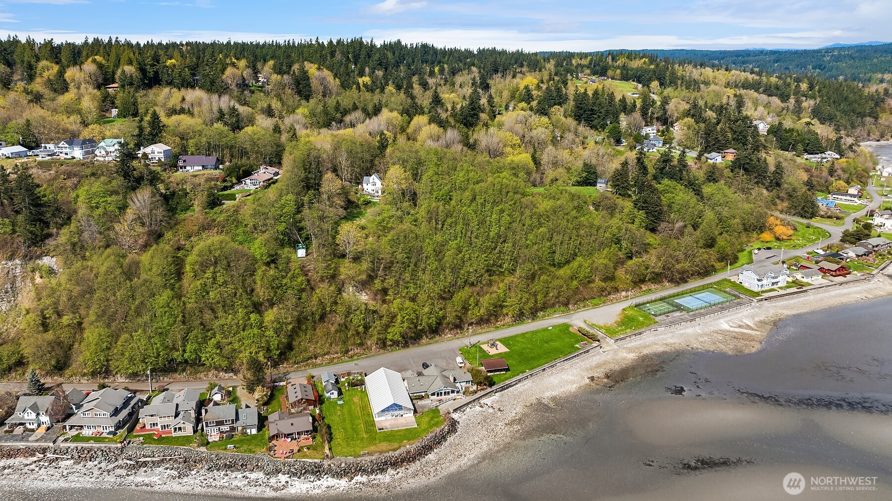 8042 Island Court Clinton, WA 98236 - Photo 10 of 20