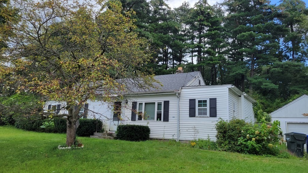 103 Flint Street Springfield, MA 01129 - Photo 2 of 3
