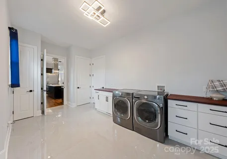 a en suite bathroom with a double vanity sink and a mirror