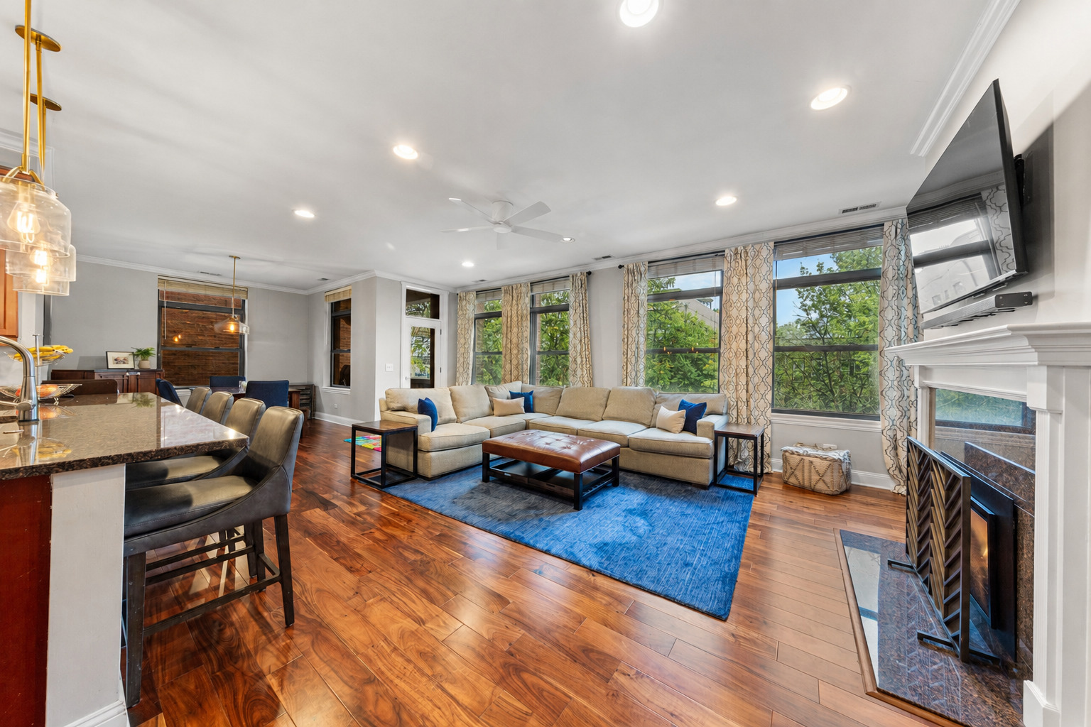 1908 West Irving Park Road, Unit 201 Chicago, IL 60613 - Photo 5 of 24