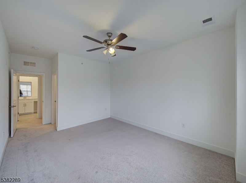 63 Veterans Way Morris Plains, NJ 07950 - Photo 13 of 31