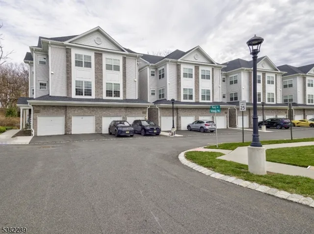 $4,200 | 63 Veterans Way, Morris Plains, NJ 07950