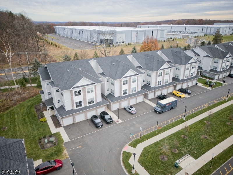 63 Veterans Way Morris Plains, NJ 07950 - Photo 3 of 31