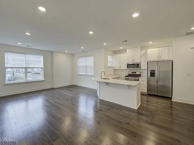 $4,200 | 63 Veterans Way, Morris Plains, NJ 07950