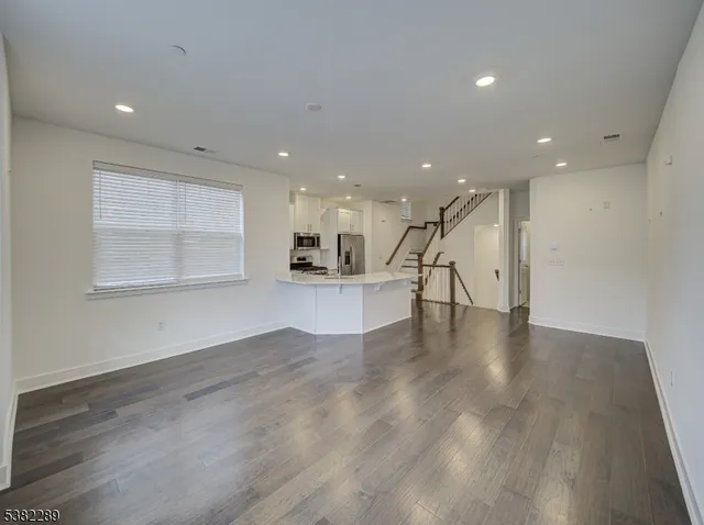 $4,200 | 63 Veterans Way, Morris Plains, NJ 07950