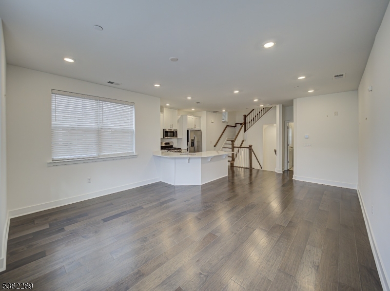 63 Veterans Way Morris Plains, NJ 07950 - Photo 5 of 31