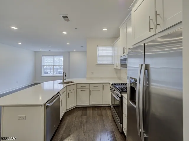 $4,200 | 63 Veterans Way, Morris Plains, NJ 07950