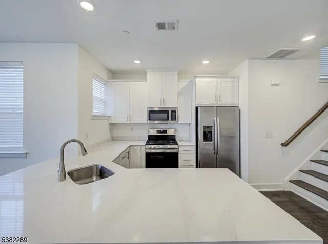 $4,200 | 63 Veterans Way, Morris Plains, NJ 07950