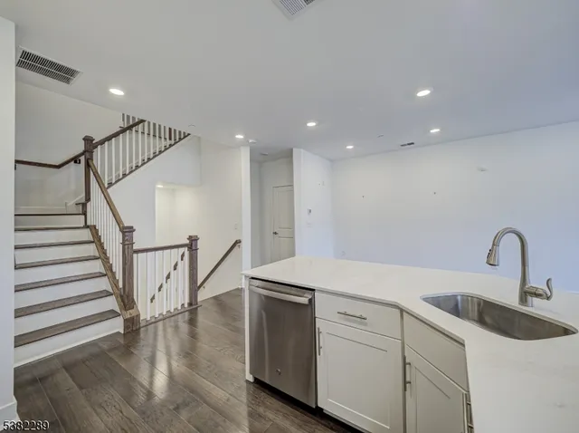 $4,200 | 63 Veterans Way, Morris Plains, NJ 07950