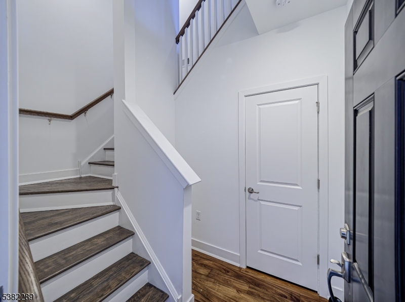 63 Veterans Way Morris Plains, NJ 07950 - Photo 9 of 31