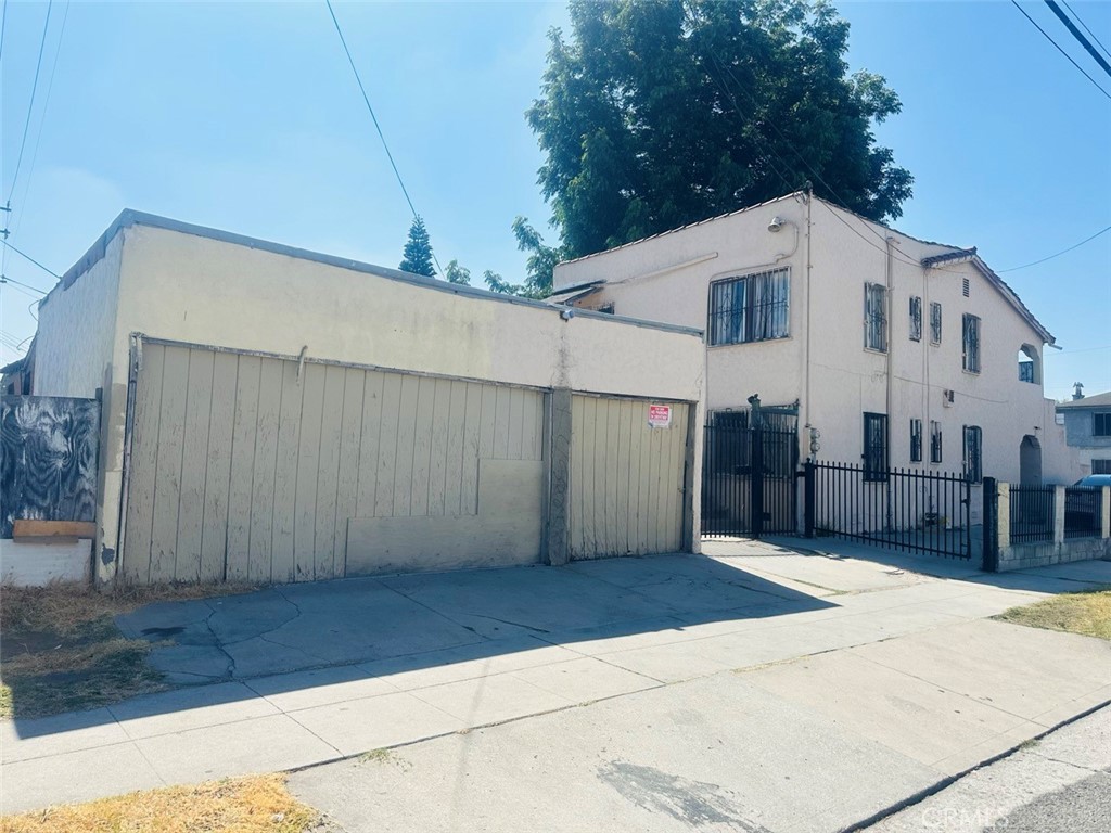 351 West Magnolia Street Compton, CA 90220 - Photo 7 of 28