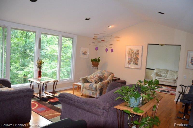 982 Top View Road Bloomfield Hills, MI 48304 - Photo 2 of 24 DSC_0180.JPG