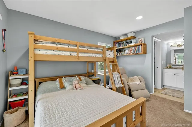 a view of a livingroom with furniture window and outside view