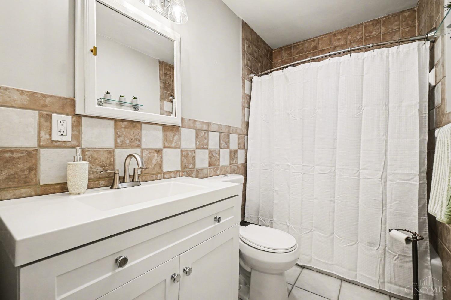 4304 Kugler Mill Road Cincinnati, OH 45236 - Photo 8 of 19