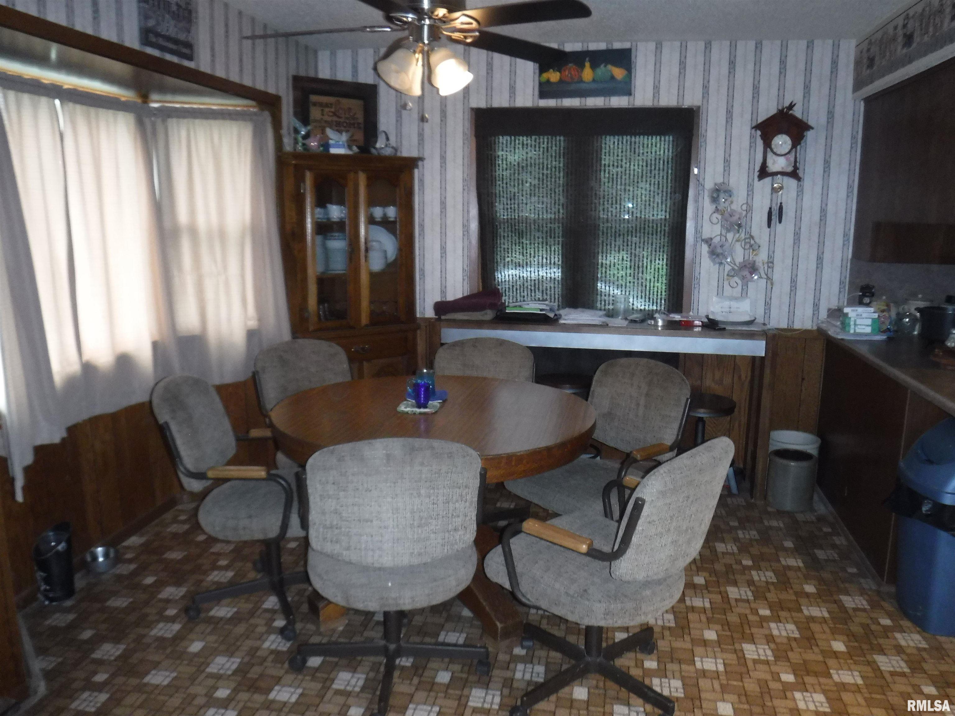 4716 Kinmundy Road Salem, IL 62881 - Photo 2 of 41