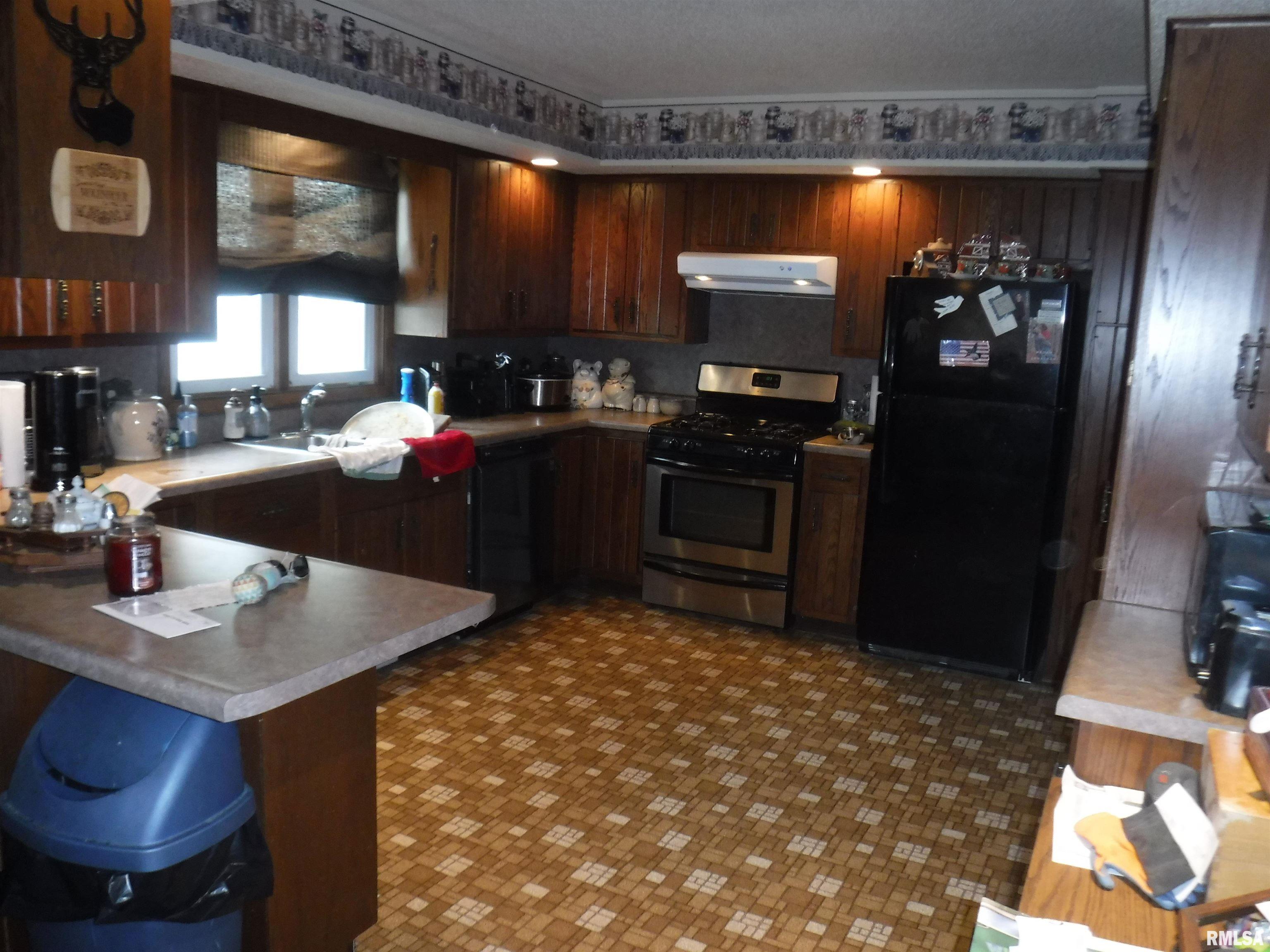 4716 Kinmundy Road Salem, IL 62881 - Photo 3 of 41