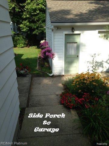 714 North State Street Howell, MI 48843 - Photo 26 of 27 Side Porch.jpg