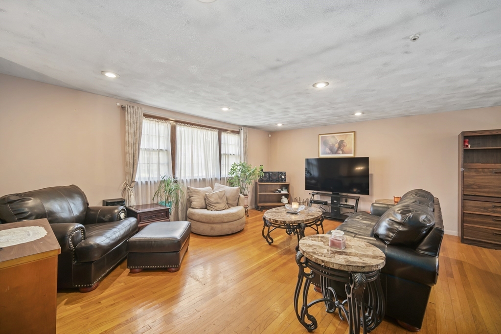 10 Gloversbrook Road Randolph, MA 02368 - Photo 4 of 16 Gallery Image 4